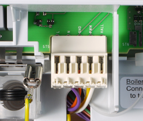 wc greenstar ri 724667 pcb st5 connector.jpg